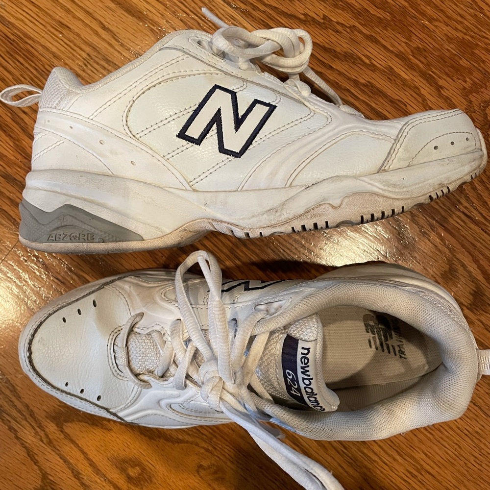 New balance tennis shoes
